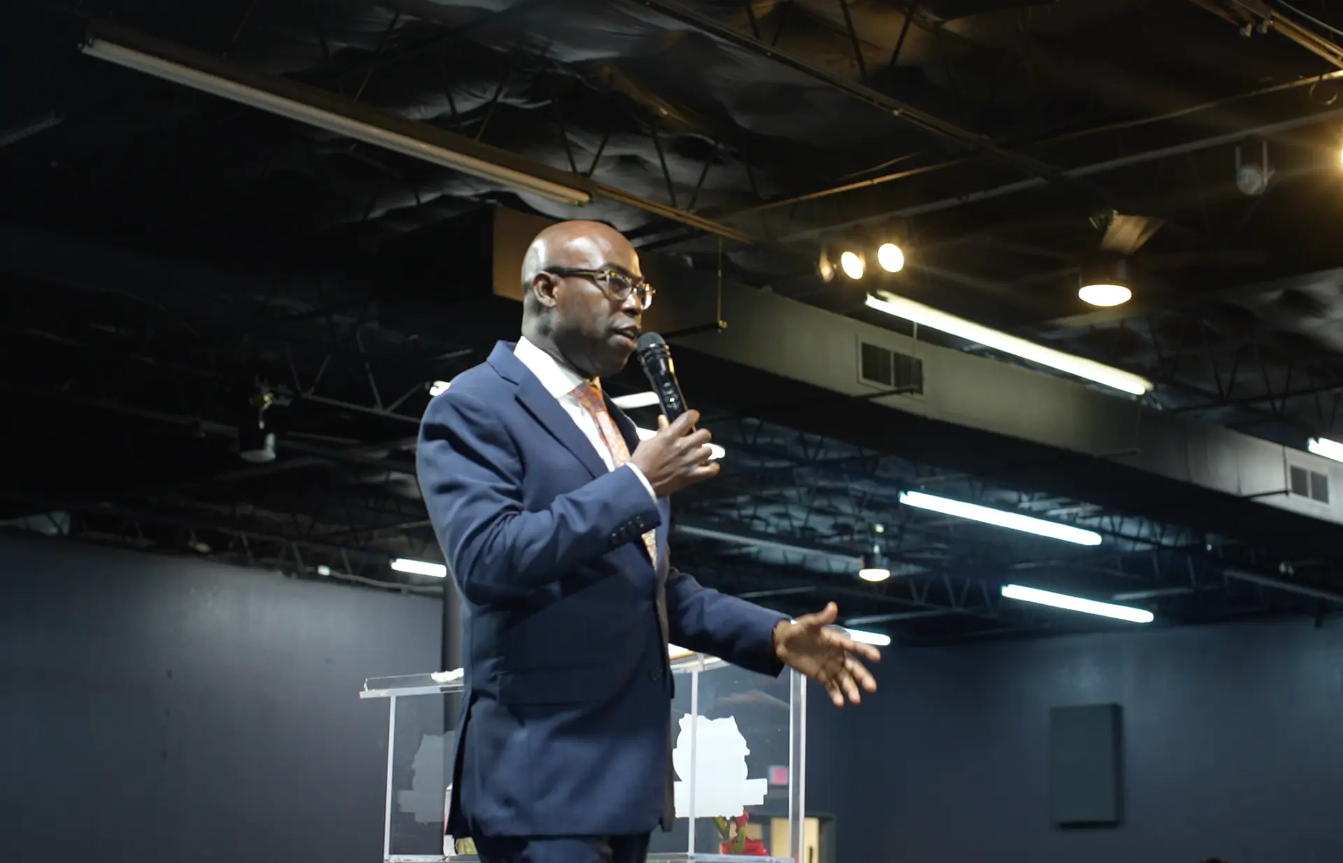Apostle Frank Manu sharing the message during a worship service